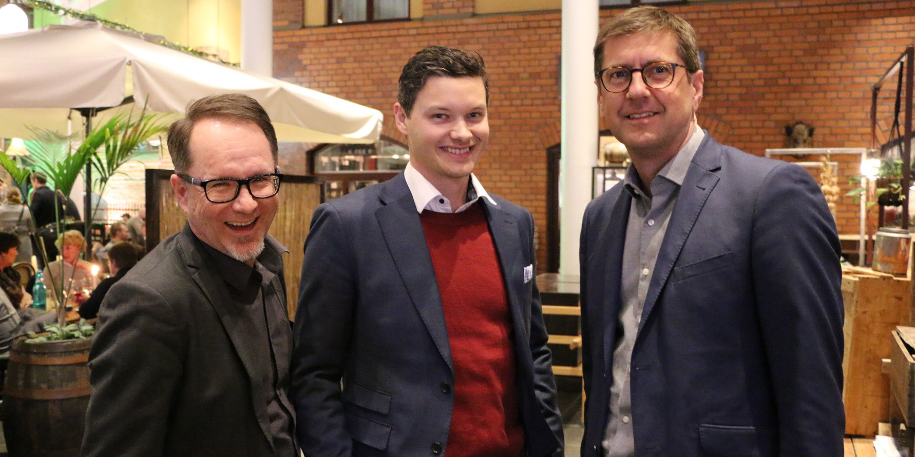 Till höger Peter Lidström, COS Systems, tillsammans med medarbetarna Björn Wännman och Isak Finér