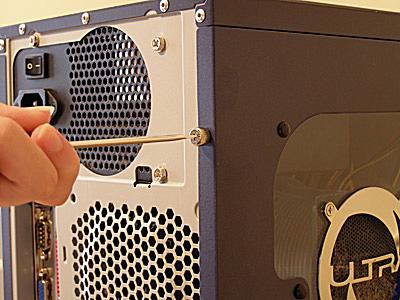 Öffnen Sie das Computergehäuse