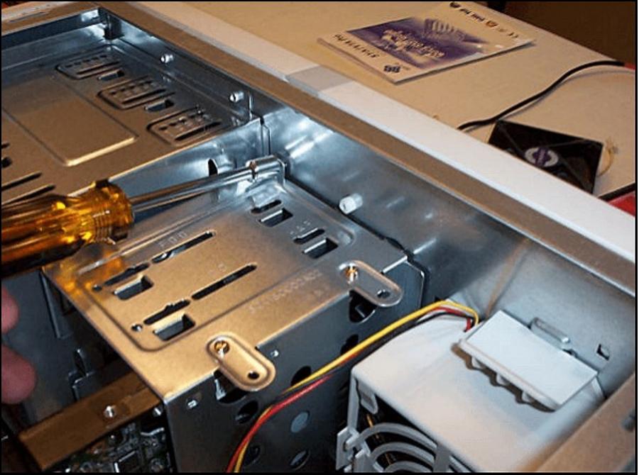 Computergehäuse öffnen