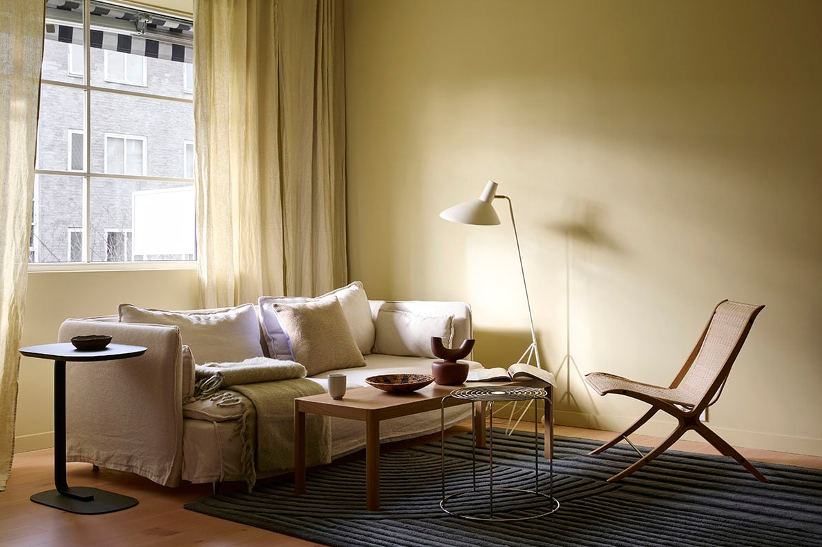 Veggene er malt med Pure Color fargen i 8583 Earthy Yellow.